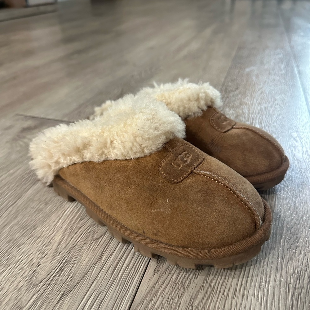 UGG WOMEN'S COQUETTE SLIPPERS SHOE SZ 6 WOMENS